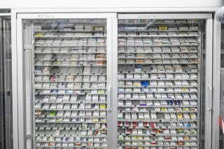En Suisse, le taux de recours à un médicament générique équivalant à l'original - quand cela est possible - ne dépasse pas un quart environ (photo symbolique). KEYSTONE/CHRISTIAN BEUTLER